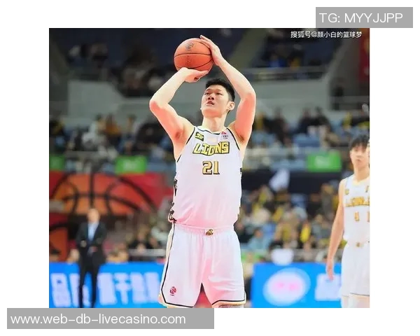 胡金秋末节发力三分绝杀助力球队逆转赢得比赛